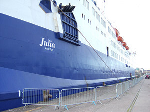 Julia-arriving-at-Cork2